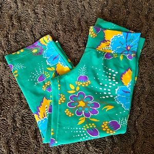 Brazilian cropped Leggings Size Small colorful